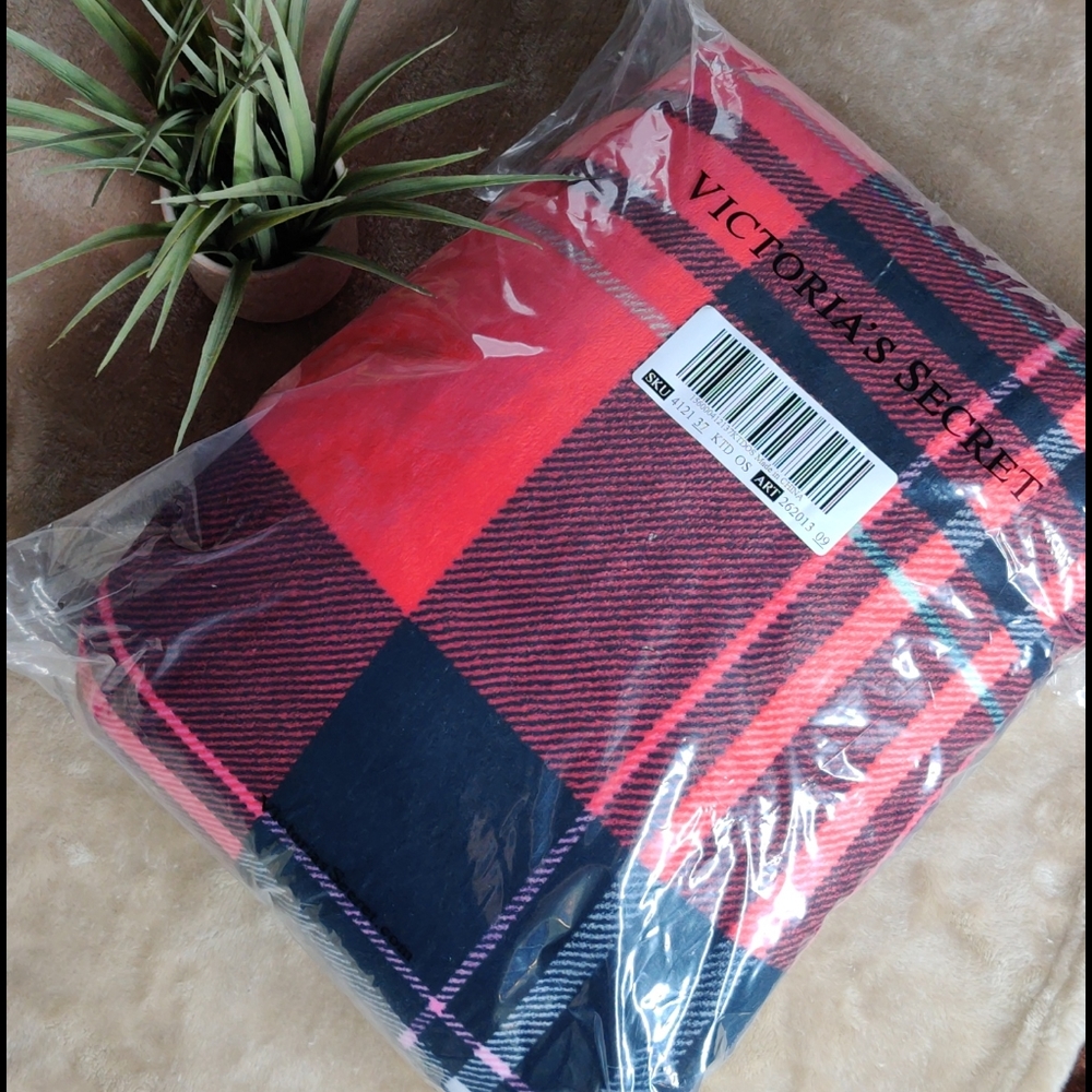 Victoria secret sherpa blanket